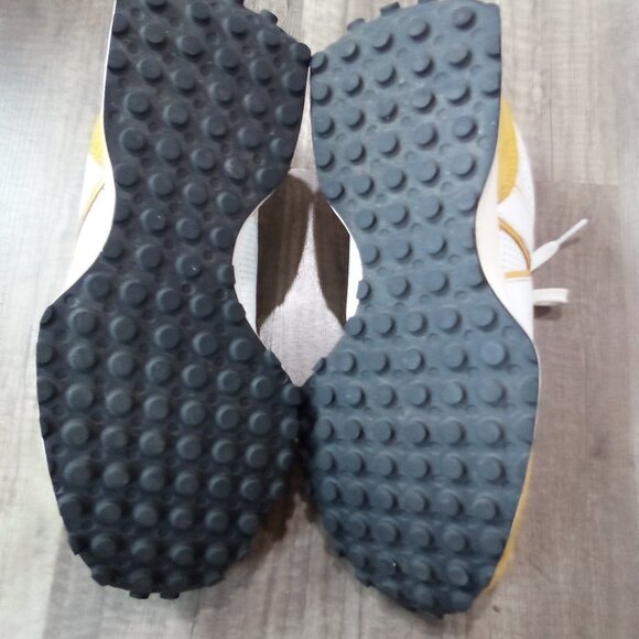 New Balance sneakers - Picture 2 of 5